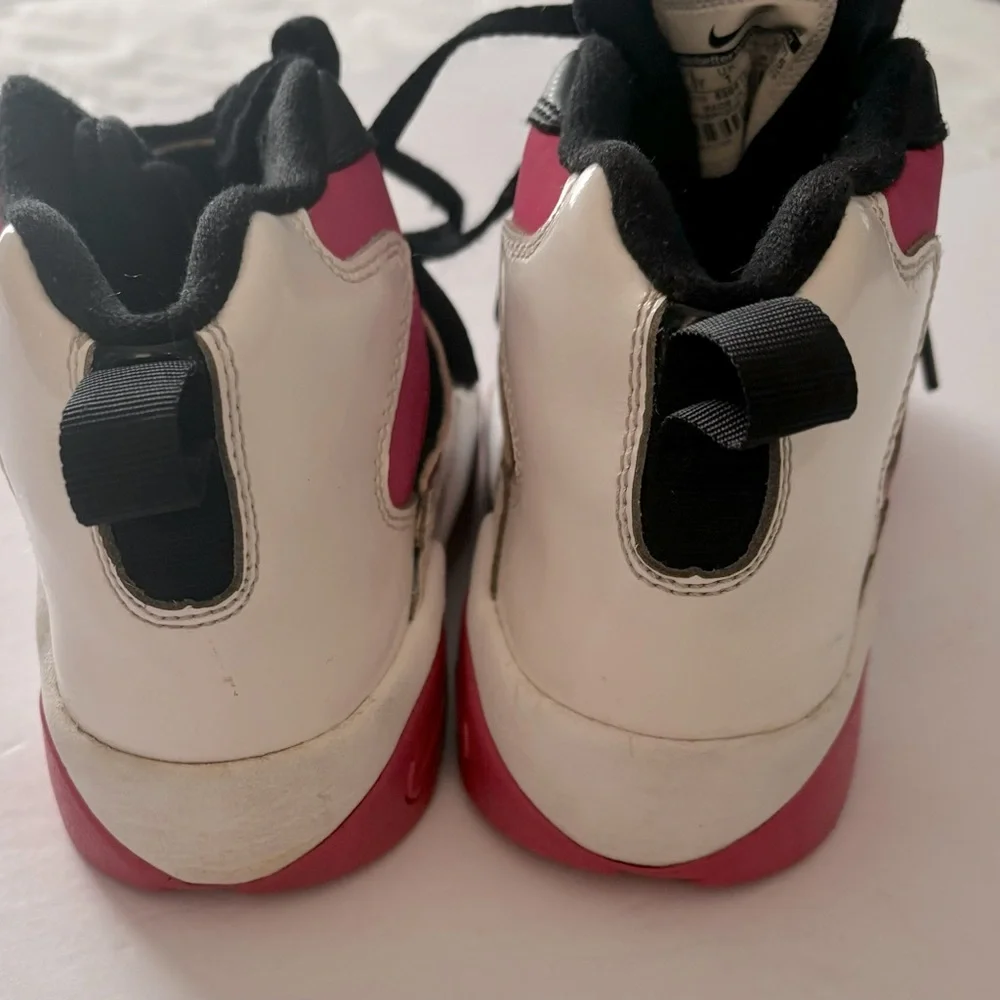 Nike youth girl athletic ankle support tennis shoes.size 1.5Y color pink/black.
